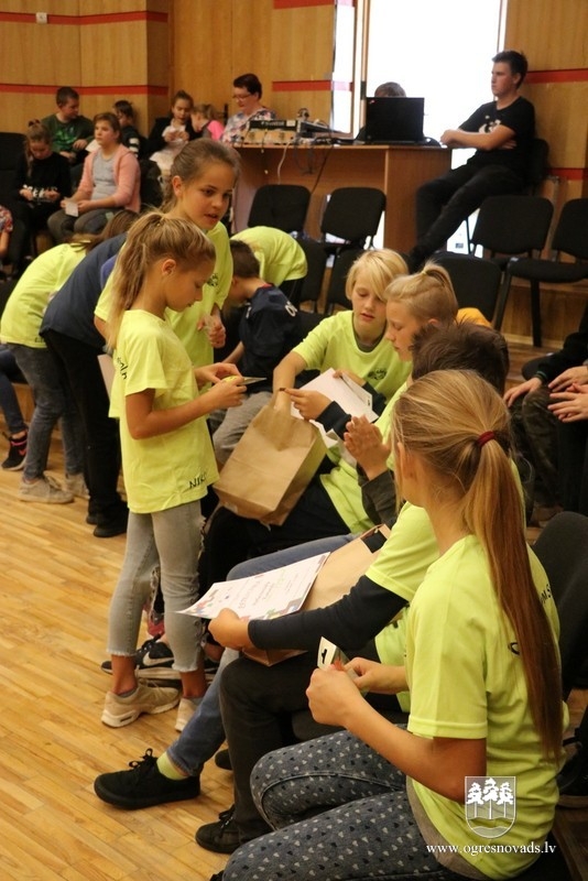 Novada skolēni piedalās konkursā “Esam droši uz ielas”