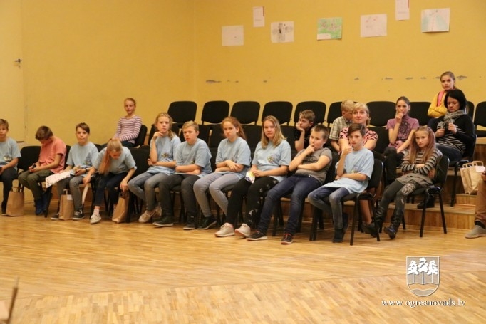 Novada skolēni piedalās konkursā “Esam droši uz ielas”