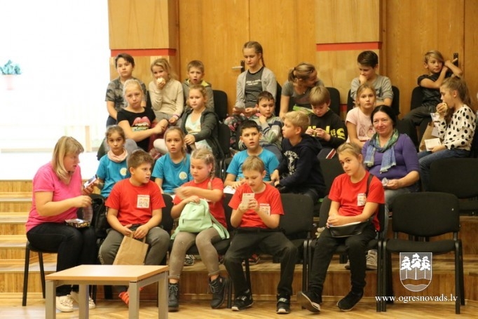 Novada skolēni piedalās konkursā “Esam droši uz ielas”
