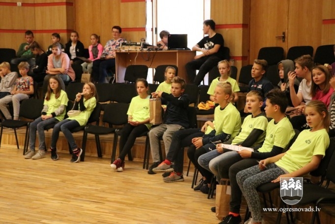 Novada skolēni piedalās konkursā “Esam droši uz ielas”