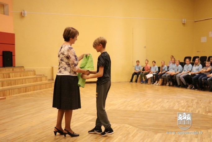 Novada skolēni piedalās konkursā “Esam droši uz ielas”