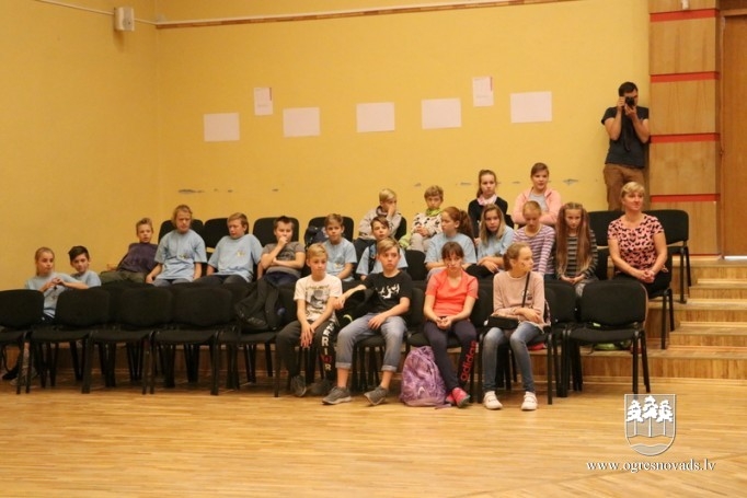Novada skolēni piedalās konkursā “Esam droši uz ielas”