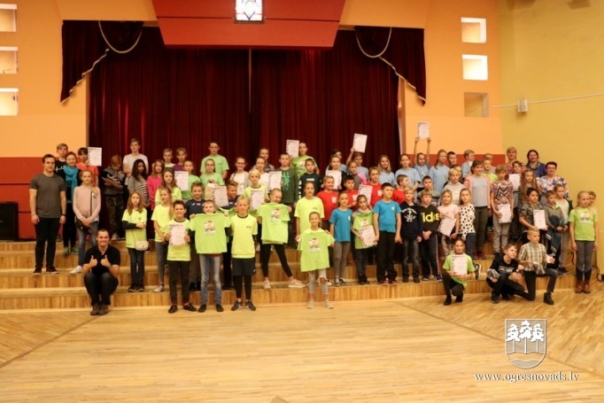 Novada skolēni piedalās konkursā “Esam droši uz ielas”