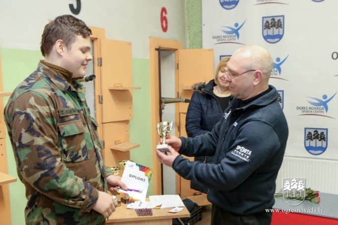 Ziemas kausu šaušanā izcīna Miķelsone un Roņins