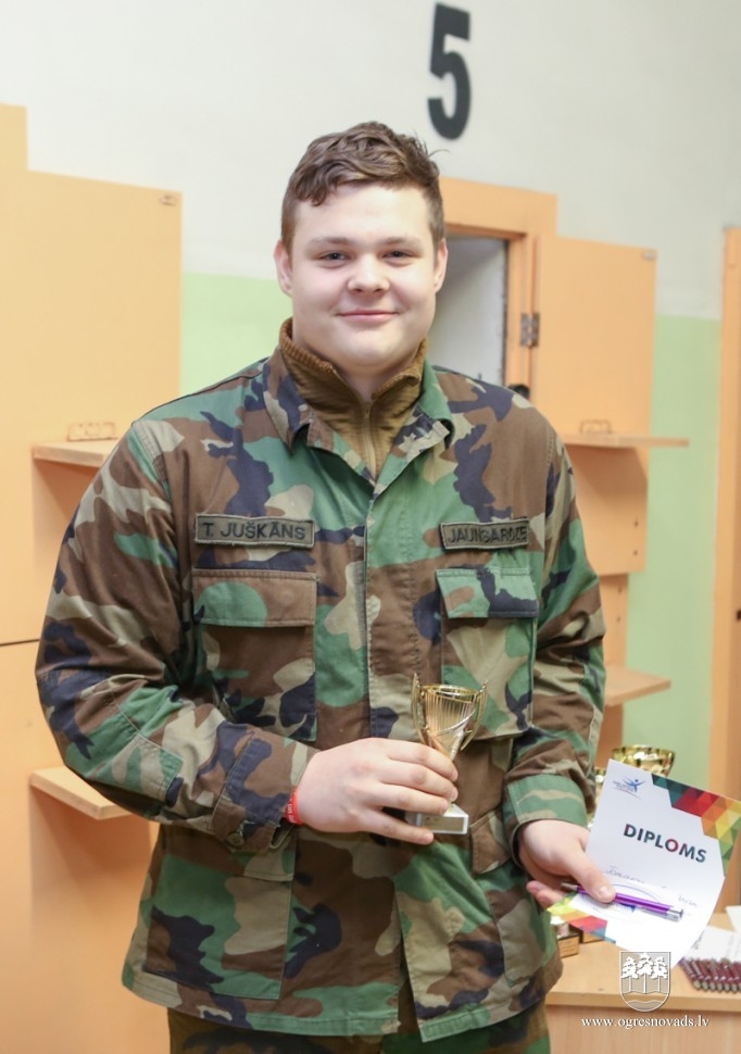 Ziemas kausu šaušanā izcīna Miķelsone un Roņins