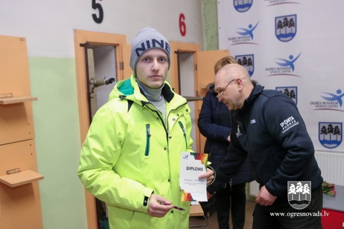 Ziemas kausu šaušanā izcīna Miķelsone un Roņins