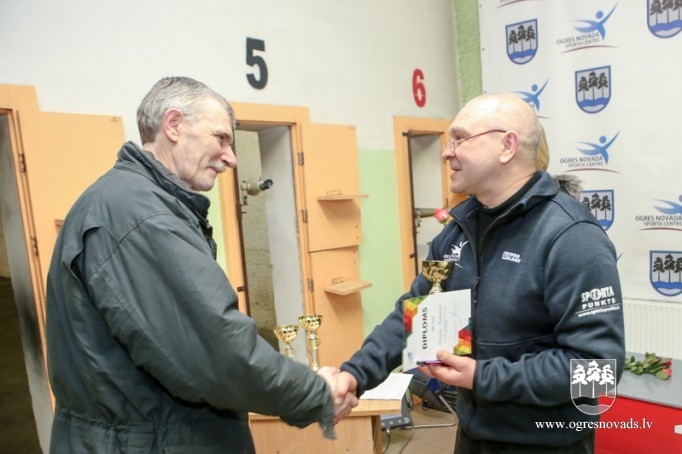Ziemas kausu šaušanā izcīna Miķelsone un Roņins