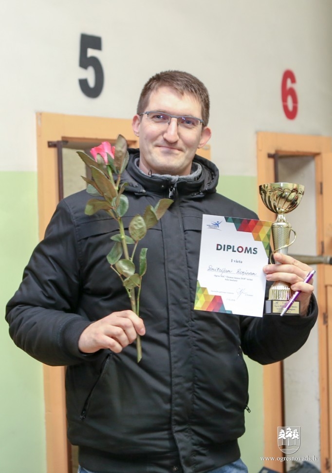 Ziemas kausu šaušanā izcīna Miķelsone un Roņins