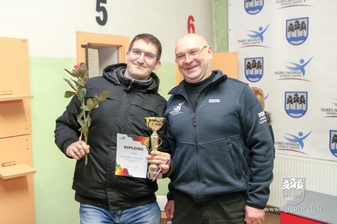 Ziemas kausu šaušanā izcīna Miķelsone un Roņins