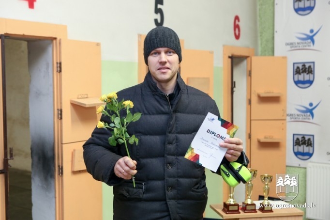 Barikāžu kausu šaušanā izcīna Āris Krošs