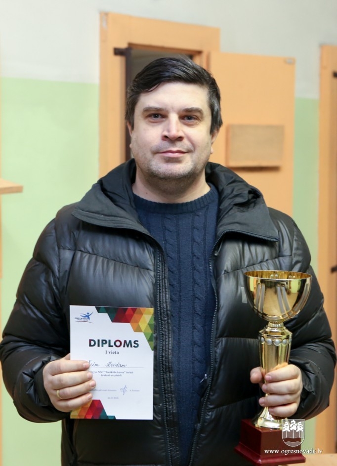 Barikāžu kausu šaušanā izcīna Āris Krošs