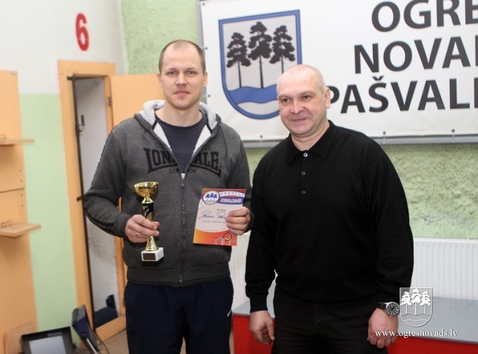 "Barikāžu kausu" izcīna Miķelsone un Leonovičs