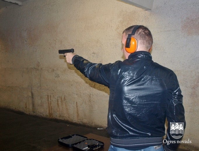 Šaušanā ar pistoli kausus izcīna Ratnieks, Roņins un Birze