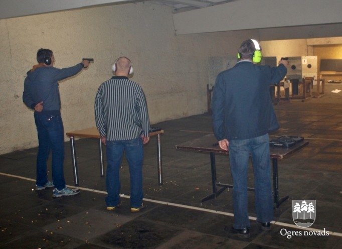 Šaušanā ar pistoli kausus izcīna Ratnieks, Roņins un Birze