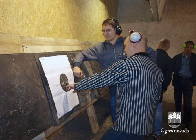 Šaušanā ar pistoli kausus izcīna Ratnieks, Roņins un Birze