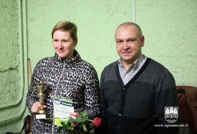 Ziemassvētku kausus sadalījuši ložu šāvēji