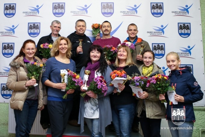 Ložu šaušanas sacensībās uzvar Miķelsone un Leonovičs