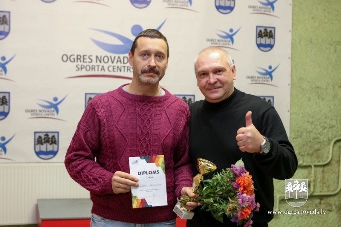 Ložu šaušanas sacensībās uzvar Miķelsone un Leonovičs