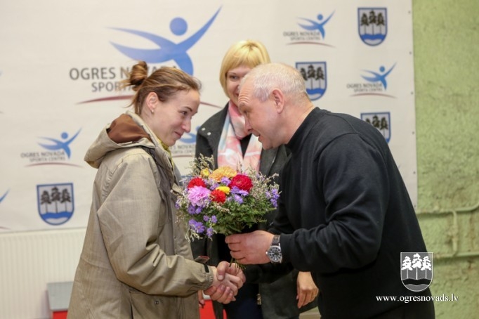Ložu šaušanas sacensībās uzvar Miķelsone un Leonovičs