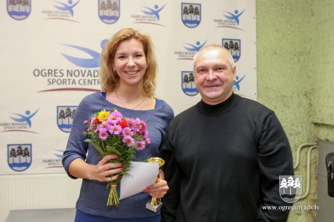 Ložu šaušanas sacensībās uzvar Miķelsone un Leonovičs
