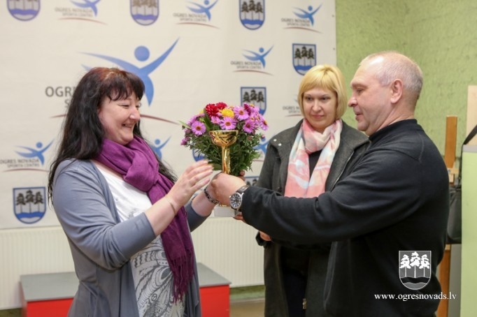 Ložu šaušanas sacensībās uzvar Miķelsone un Leonovičs