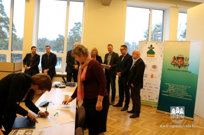 Izglīto par iespējām realizēt dzīvojamo māju siltināšanu