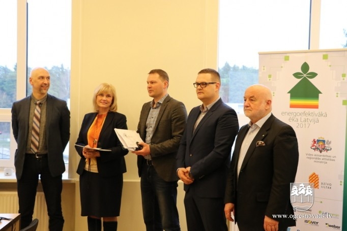 Izglīto par iespējām realizēt dzīvojamo māju siltināšanu