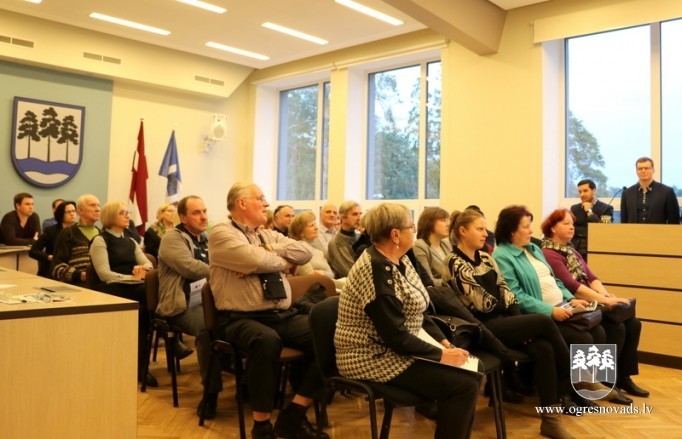 Izglīto par iespējām realizēt dzīvojamo māju siltināšanu