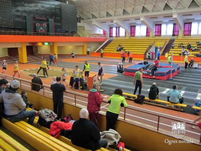 Ogres novada vieglatlētikas senioriem 16 medaļas Rīgā