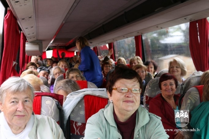 Ogres novada seniori kopā ar Oveselību dodas kopīgā braucienā