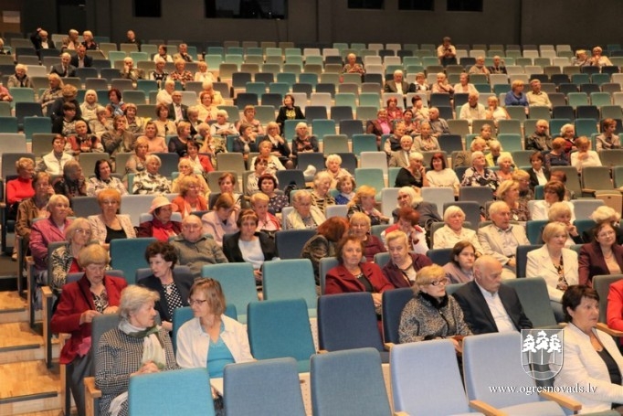Ogres novada seniori tiekas svētku koncertā (01.10.2020.)