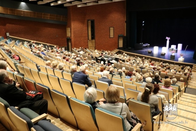 Ogres novada seniori tiekas svētku koncertā (01.10.2020.)