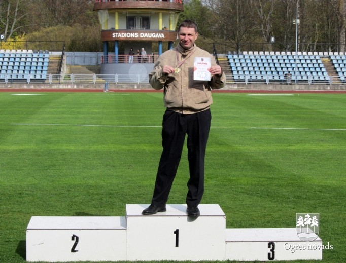 Ogres novada vieglatlētikas senioriem 12 medaļas Liepājā