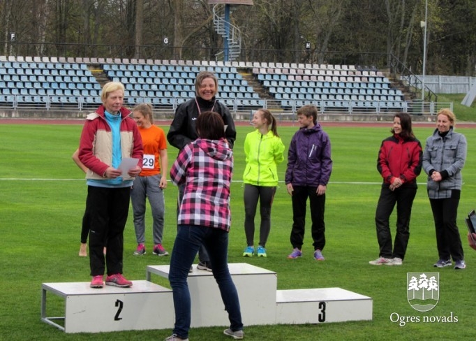 Ogres novada vieglatlētikas senioriem 12 medaļas Liepājā