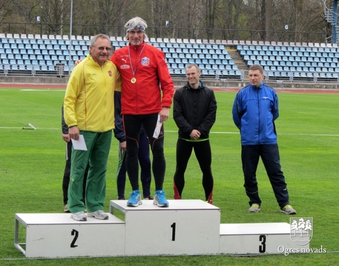 Ogres novada vieglatlētikas senioriem 12 medaļas Liepājā