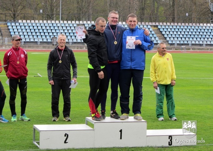Ogres novada vieglatlētikas senioriem 12 medaļas Liepājā