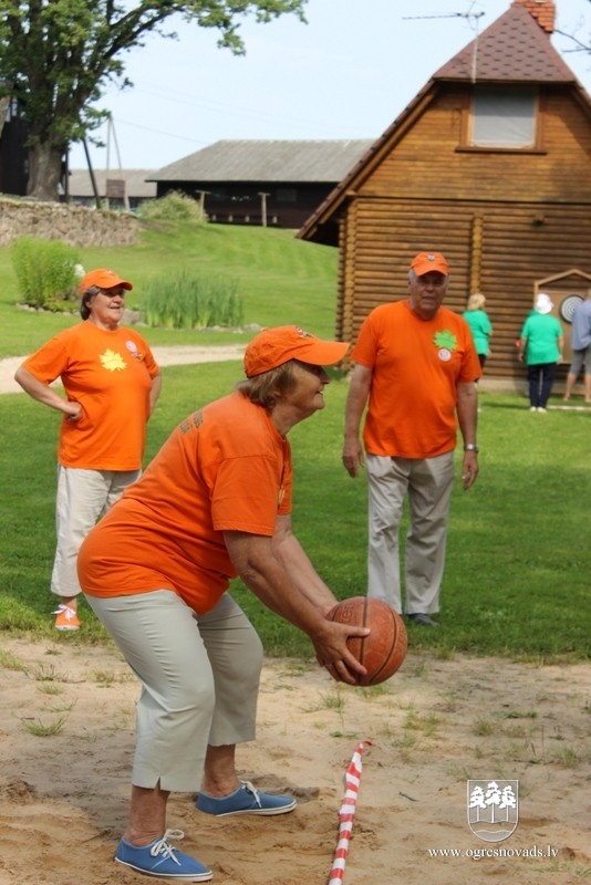 Aizvadītas starppagastu senioru sporta spēles "Kam vēl nav 100, tas var!"