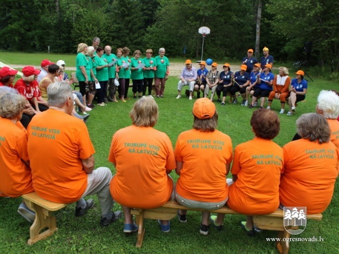 Aizvadītas starppagastu senioru sporta spēles "Kam vēl nav 100, tas var!"