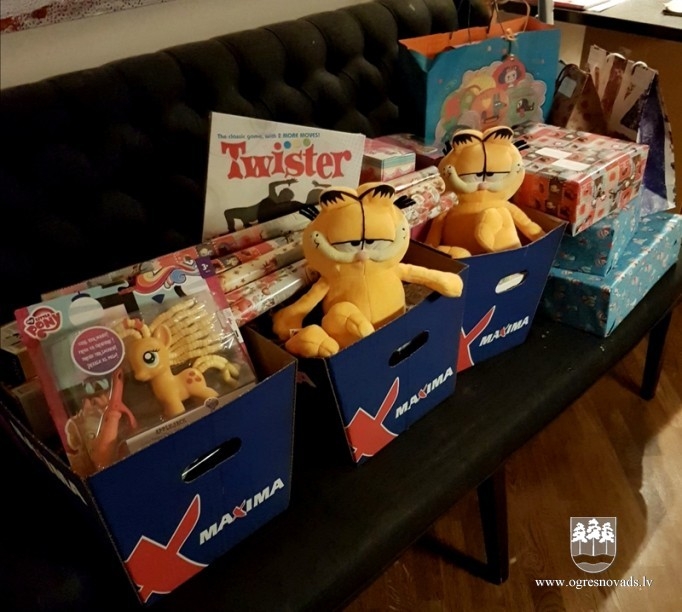Labdarības akcijā "Shoe box" iepriecina bērnus un seniorus