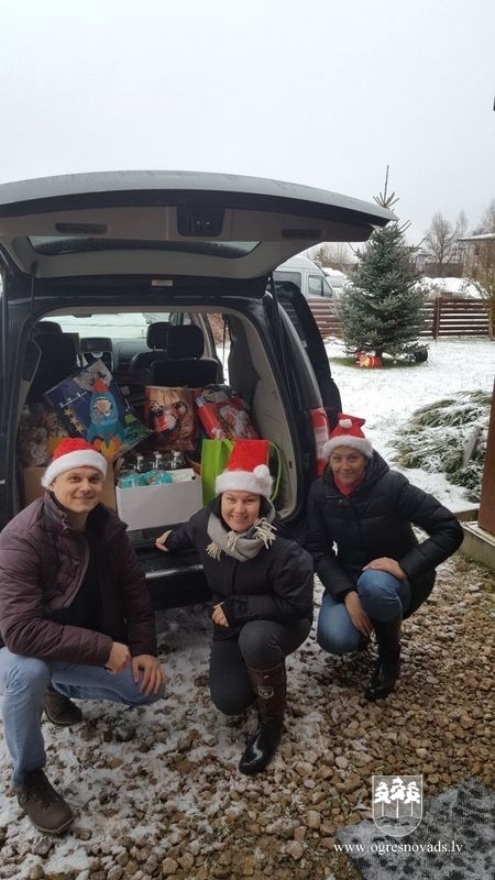 Labdarības akcijā "Shoe box" iepriecina bērnus un seniorus