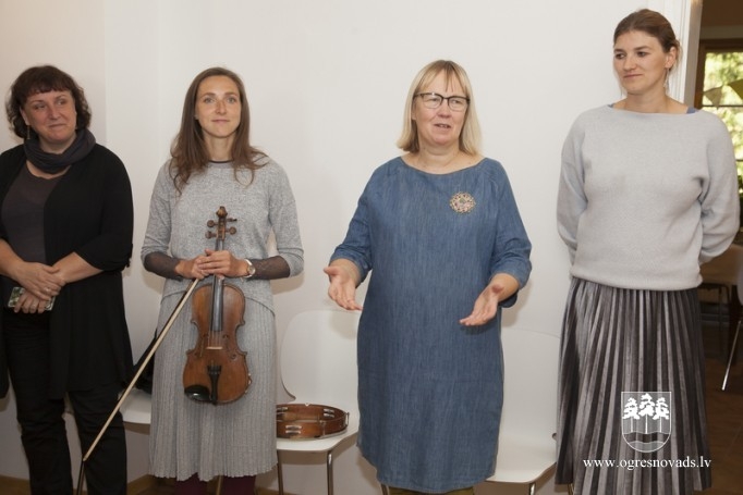 Krapē likti pamati tautas mūzikas instrumentu muzejam