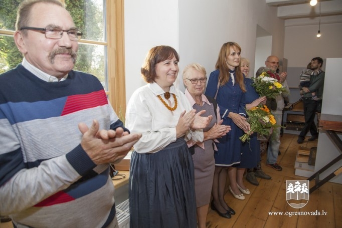 Krapē likti pamati tautas mūzikas instrumentu muzejam
