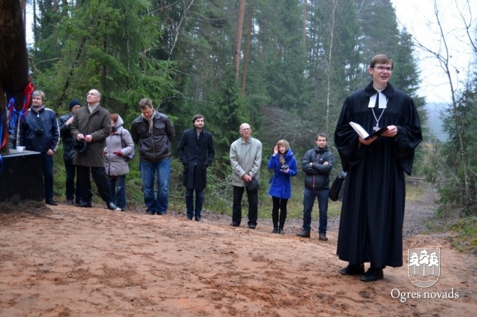 Skatu torņa atklāšana Zilajos kalnos