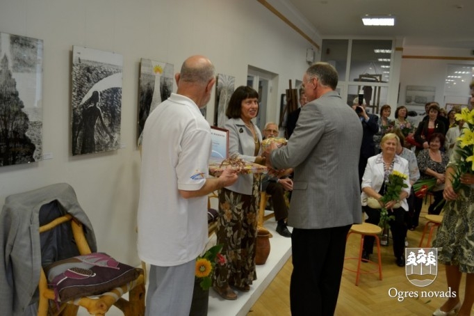Dvīņu izstādes "Komats" atklāšana