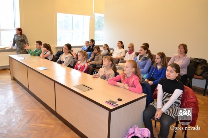 Pašvaldībā viesojas Jaunogres vidusskolas skolēni