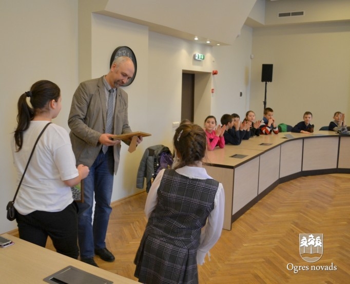 Pašvaldībā viesojas Jaunogres vidusskolas skolēni
