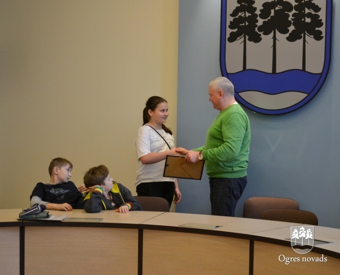 Pašvaldībā viesojas Jaunogres vidusskolas skolēni