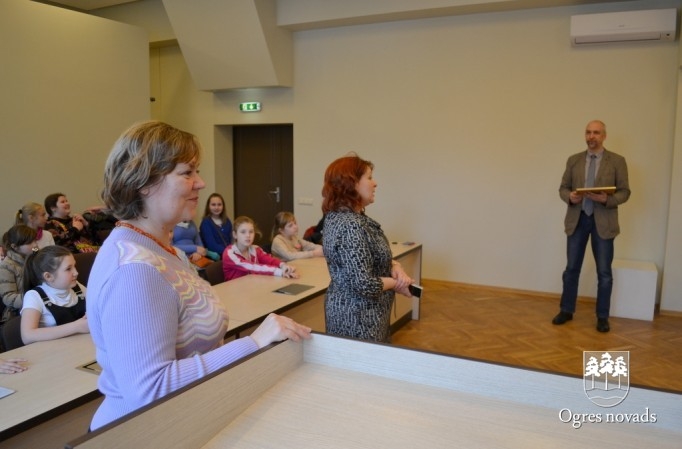 Pašvaldībā viesojas Jaunogres vidusskolas skolēni