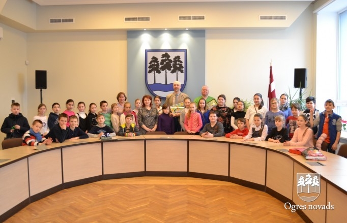Pašvaldībā viesojas Jaunogres vidusskolas skolēni