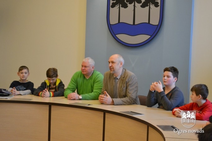 Pašvaldībā viesojas Jaunogres vidusskolas skolēni